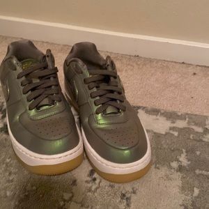 Nike air shoes practically brand new size 7.5 in women’s.